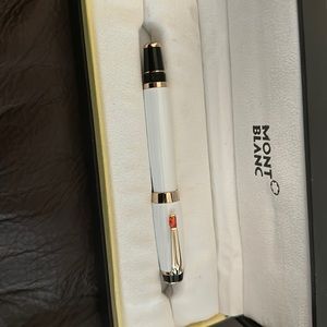 Ultra Rare MontBlanc fountain pen with 14k gold and ruby